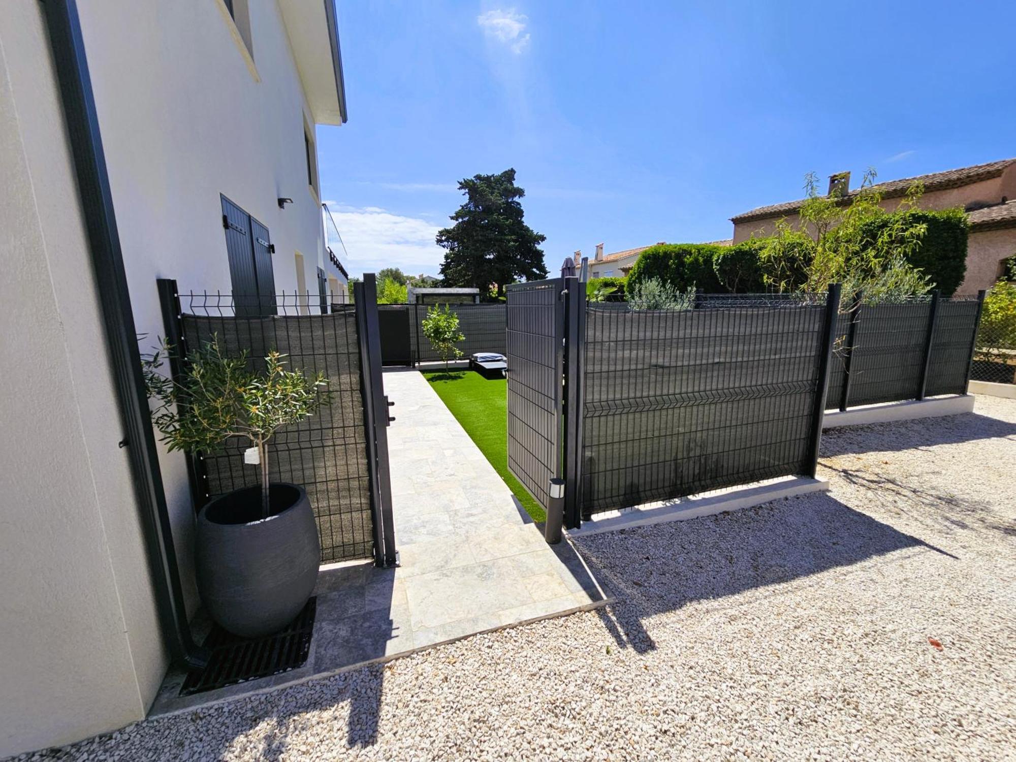 Etoile Du Berger Saint Aygulf 3 Villas Et 4 Appartements Jardin Individuel Et Piscine Chauffee En Saison - La Mer Et Les Plages 450 M Exterior foto